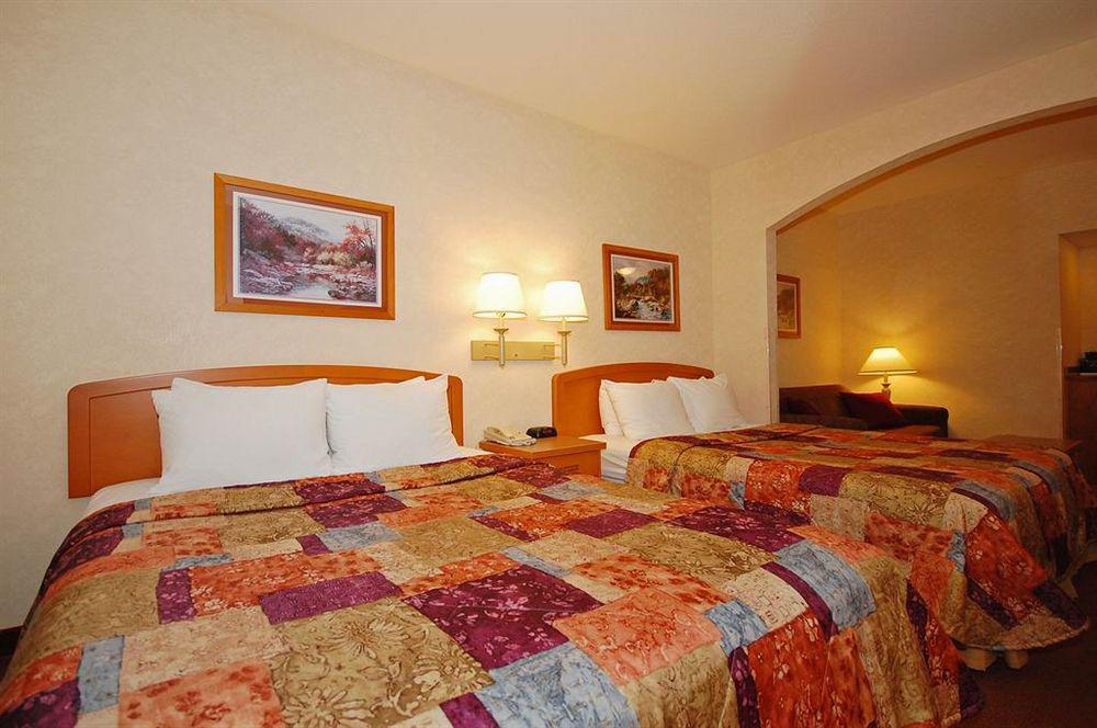 Sleep Inn & Suites Lake Of The Ozarks Camdenton Bagian luar foto